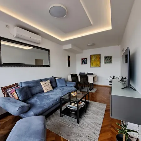 Forest View Apartment